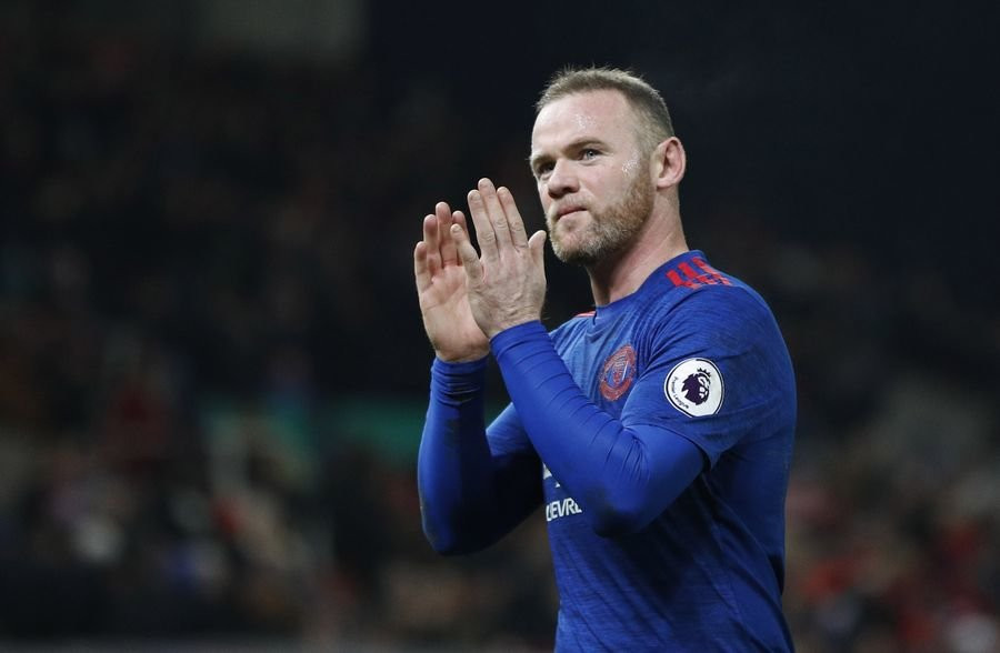 Rooney supera a Bobby Charlton como máximo goleador del Manchester United