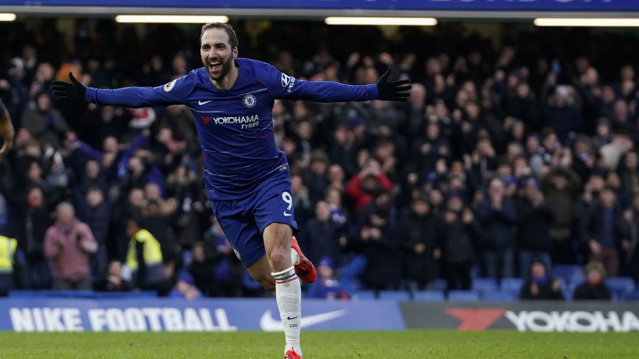 Higuaín, con dos goles, protagonista en la resurrección del Chelsea