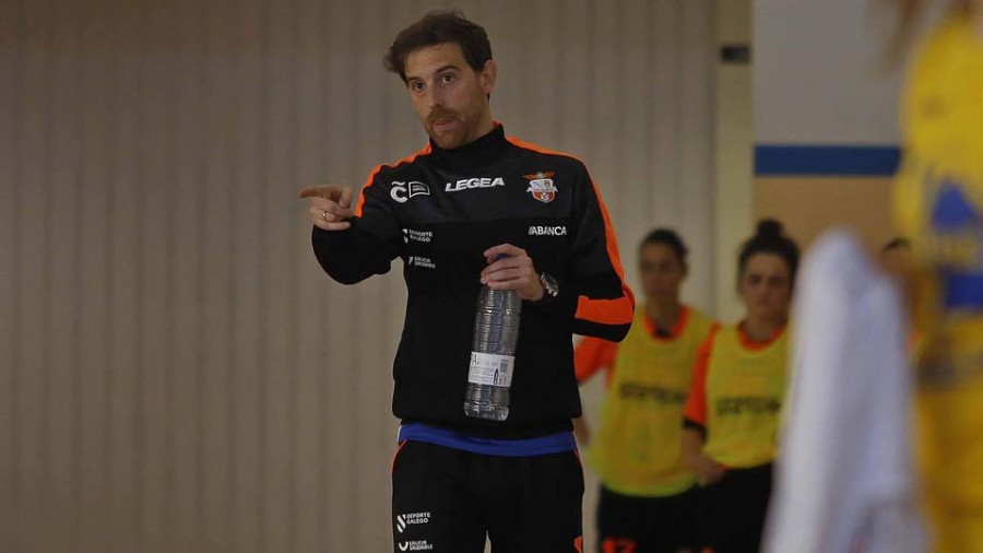 Jorge González: “El objetivo pasa por el progreso de las jugadoras y del club”