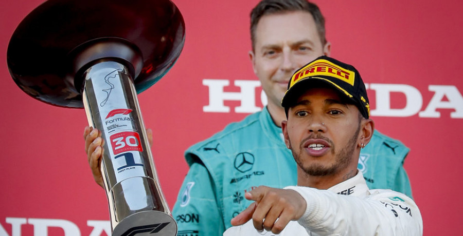 Lewis Hamilton divisa  el pentacampeonato