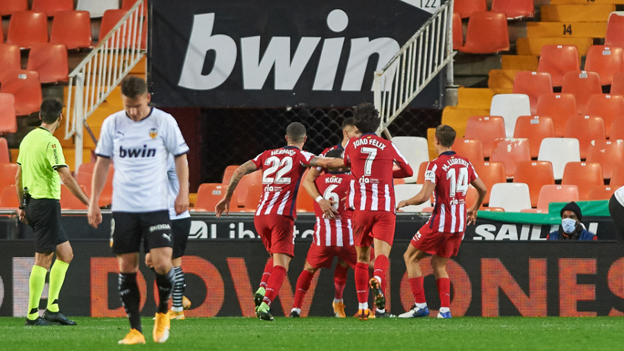 Un gol de Lato en propia meta da la victoria a un Atlético superior