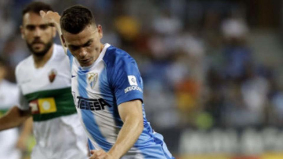 El Málaga golea y espera al Deportivo en el camino hacia Primera
