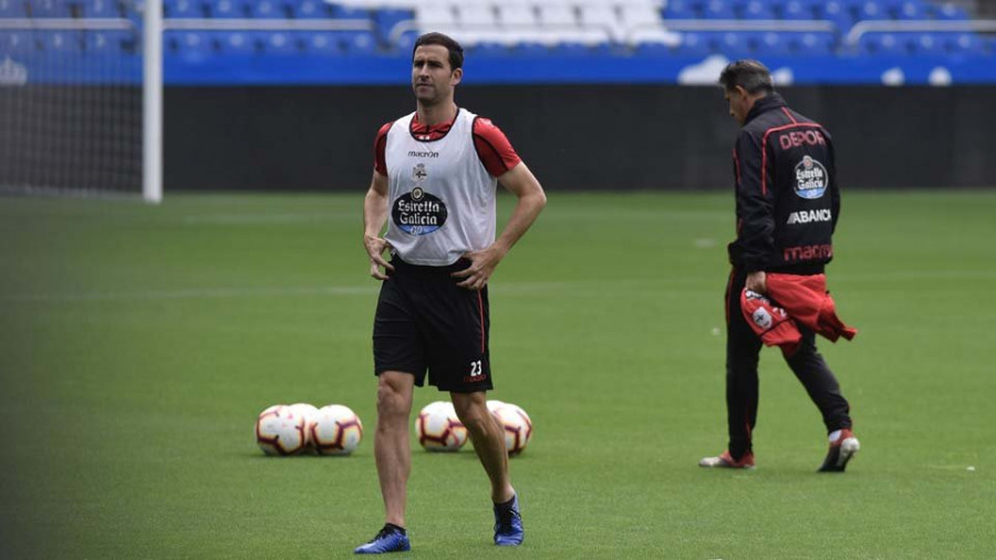 El club y el vestuario del Depor apoyan a Íñigo López