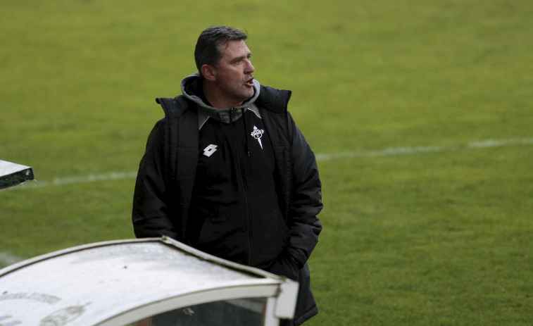 El Racing de Ferrol destituye a Larraz y ultima la firma de Parralo