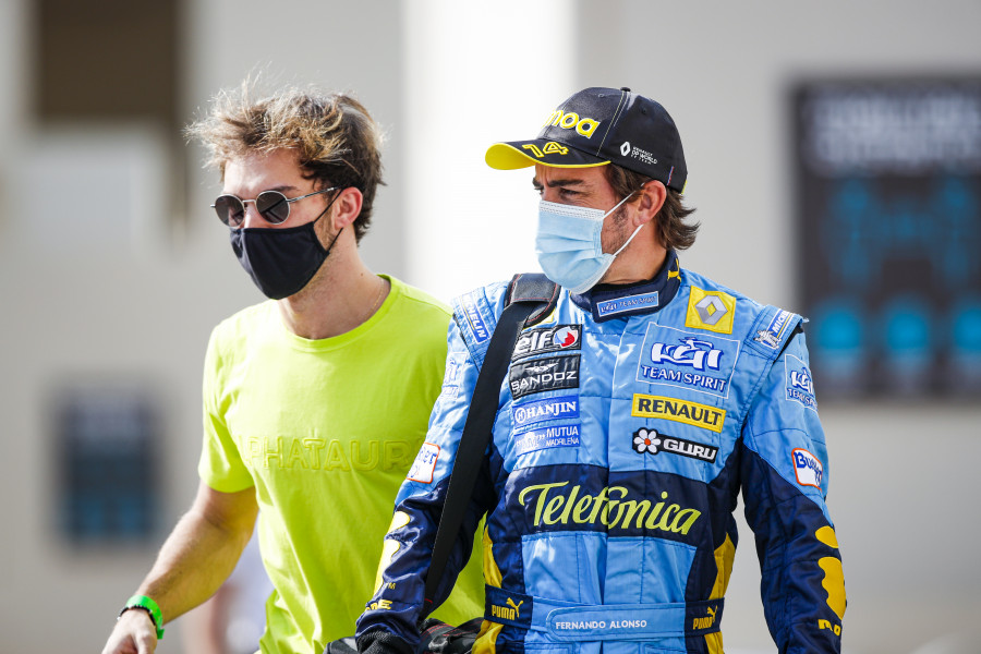 Alonso, atropellado por un coche cuando montaba en bicicleta