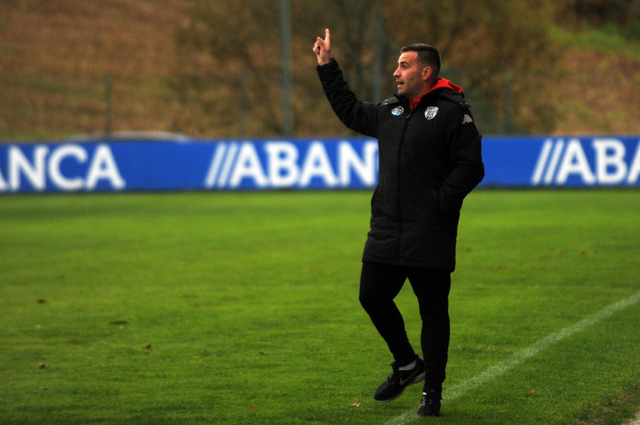 El técnico Álex Ortiz se despide del Lugo tras ascender al filial