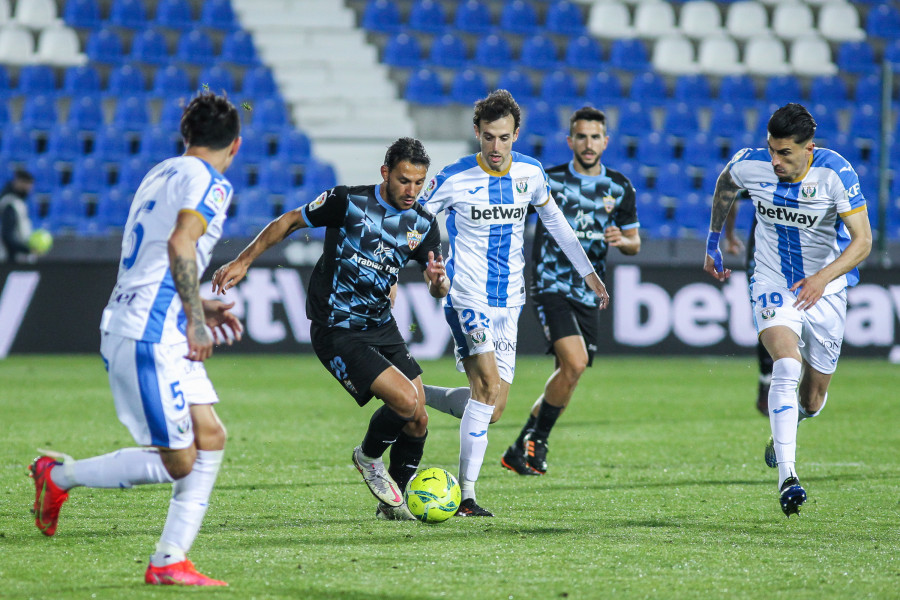 El Leganés cree en el ascenso tras frustrar al Almería en el último minuto