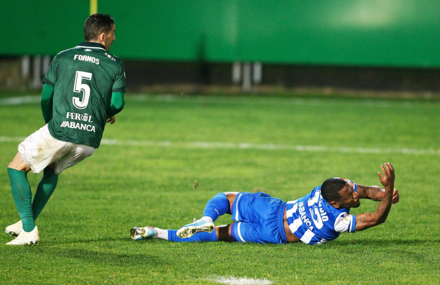 La derrota del Racing ante el Coruxo (3-1) mantiene las esperanzas del Deportivo