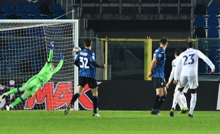 Mendy tumba al Atalanta
