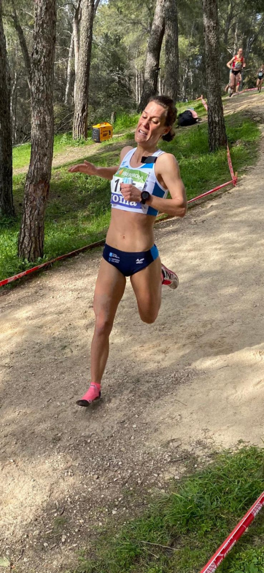 Gran papel de Paula Mayobre en el Nacional de cross a pesar de correr con solo una zapatilla