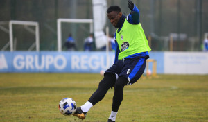 Los goles se celebraron con rabia en el test blanquiazul