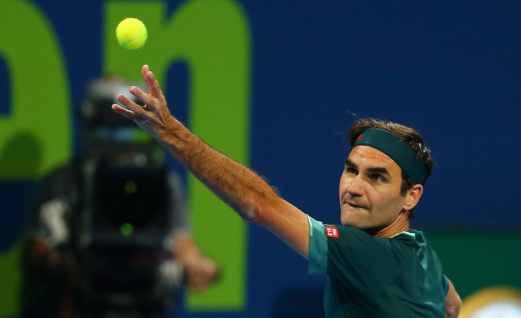 Federer desafina, pero sonríe con  la victoria ante Evans