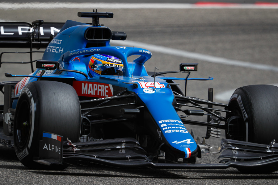 Fernando Alonso completó 128 vueltas en su primer día con el Alpine
