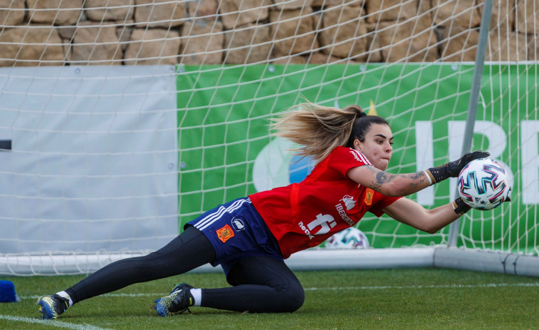 El mundo del fútbol, con Misa y contra el machismo