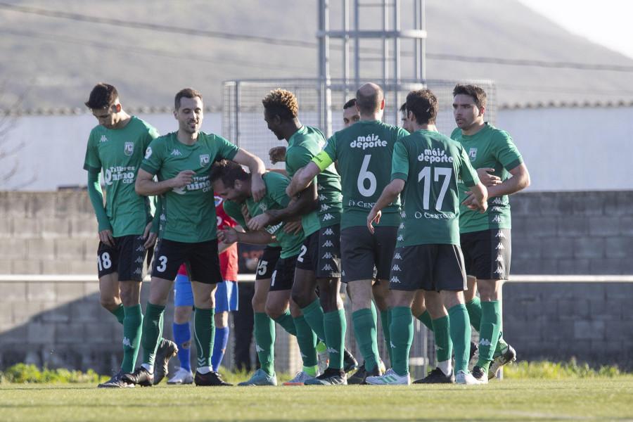 El Fisterra salva el honor en el baño del Sur