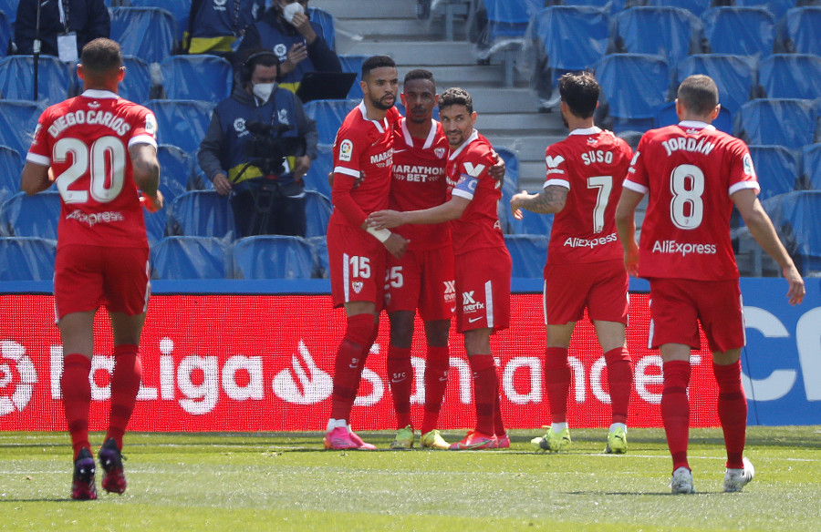 El Sevilla se suma a la lucha por el título