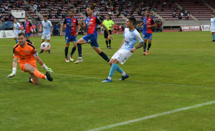 El Langreo iguala en el 95 con un penalti polémico