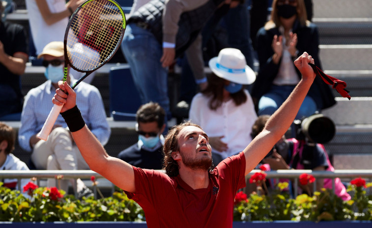 Tsitsipas frena a Sinner para avanzar a la final del Godó en Barcelona