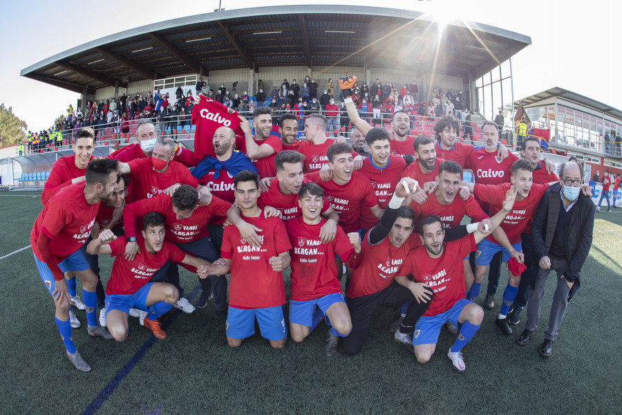 El Bergantiños logra un histórico ascenso tras superar al Arosa