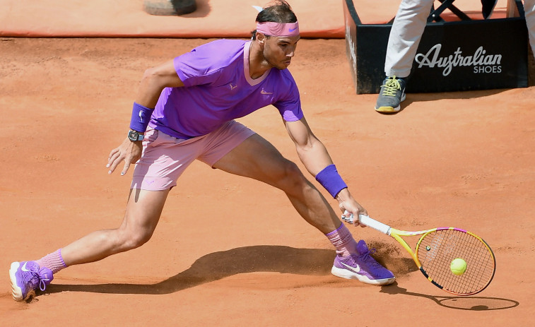 Nadal salva dos bolas de partido ante Shapovalov y se mete en cuartos de final