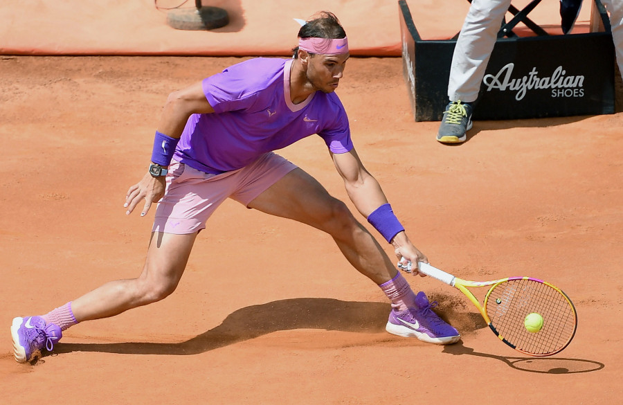 Nadal salva dos bolas de partido ante Shapovalov y se mete en cuartos de final