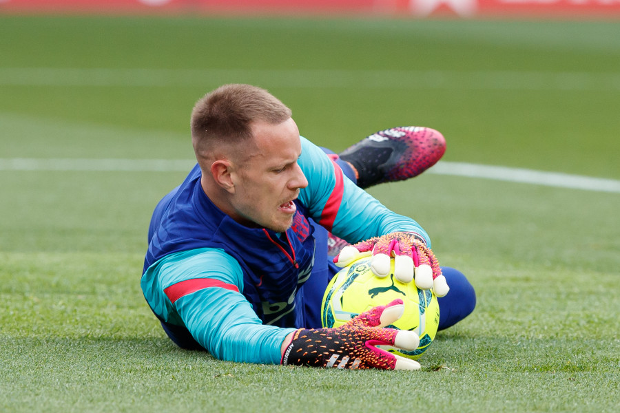 Ter Stegen se somete a una terapia en su rodilla derecha y se pierde la Euro 2020