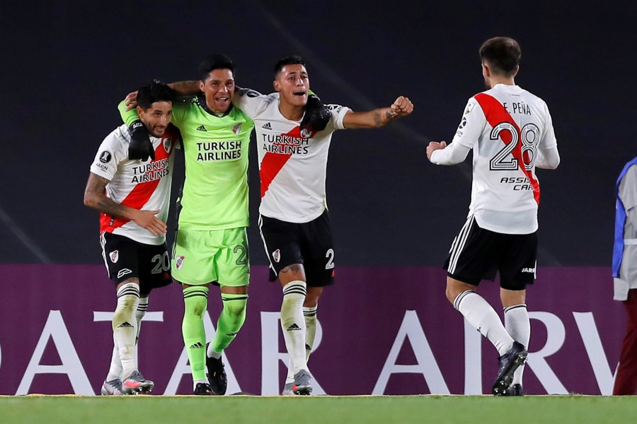 River Plate gana en la Libertadores con Enzo Pérez de portero y sin suplentes