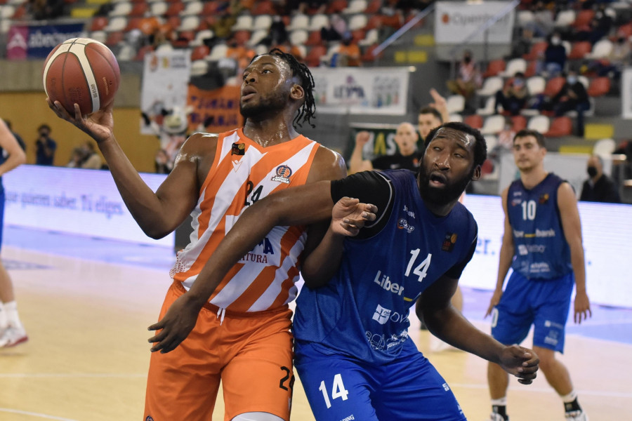 Emoción y victoria del Básquet Coruña en Riazor