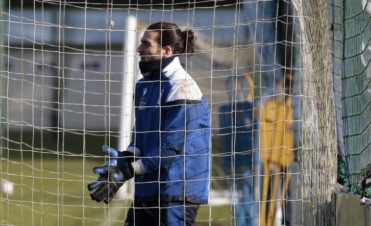 Carlos Abad, un viaje  de la titularidad  al banquillo del Depor
