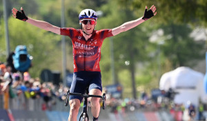 Giro de Italia (17ª): Simon dice que hay carrera
