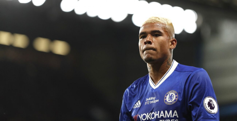 Kenedy abandona la gira del Chelsea por sus comentarios ofensivos en China