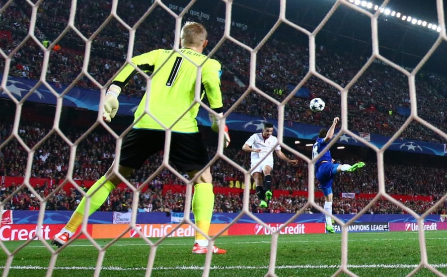 El Sevilla dejó con vida al Leicester (2-1)