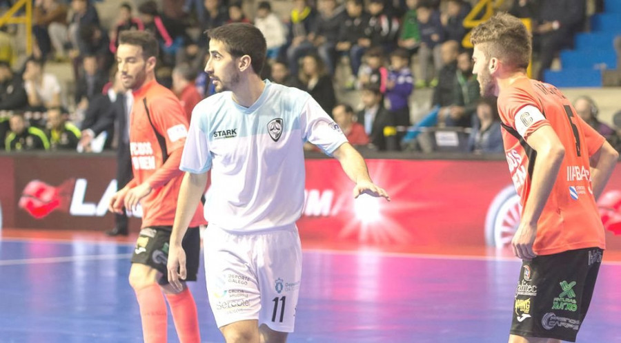 Alejandro Velasco renueva por el Santiago Futsal