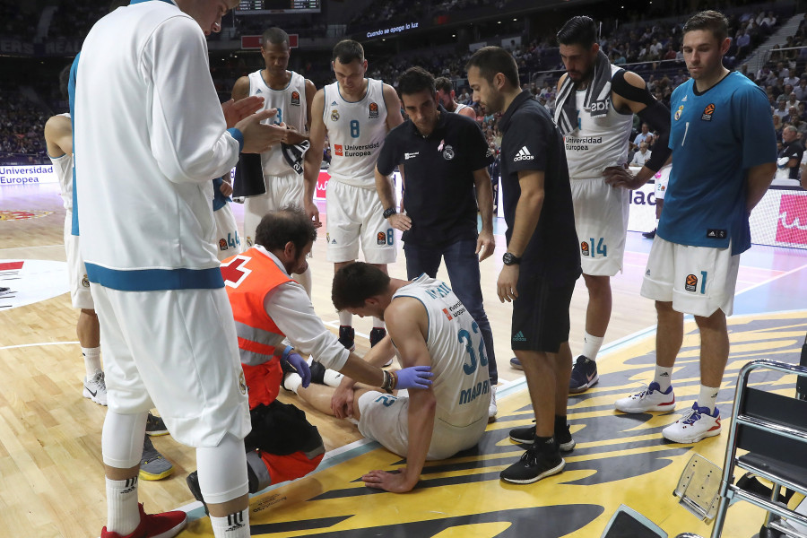 Kuzmic sufre una rotura completa en el ligamento cruzado, Randolph luxación de hombro