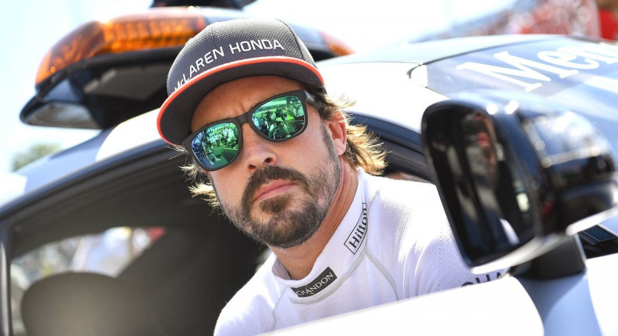 Alonso: "La FIA estaría tomando una Heineken"