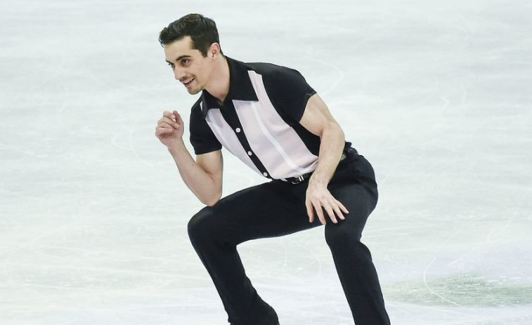 El colectivo Aspronaga disfruta con Javier Fernández en su pista de hielo