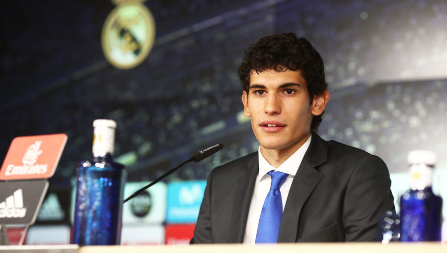 Jesús Vallejo: "Estoy contento de asumir la responsabilidad de jugar en el Real Madrid"