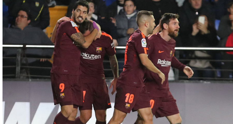 Messi y Suárez desatascan al Barça