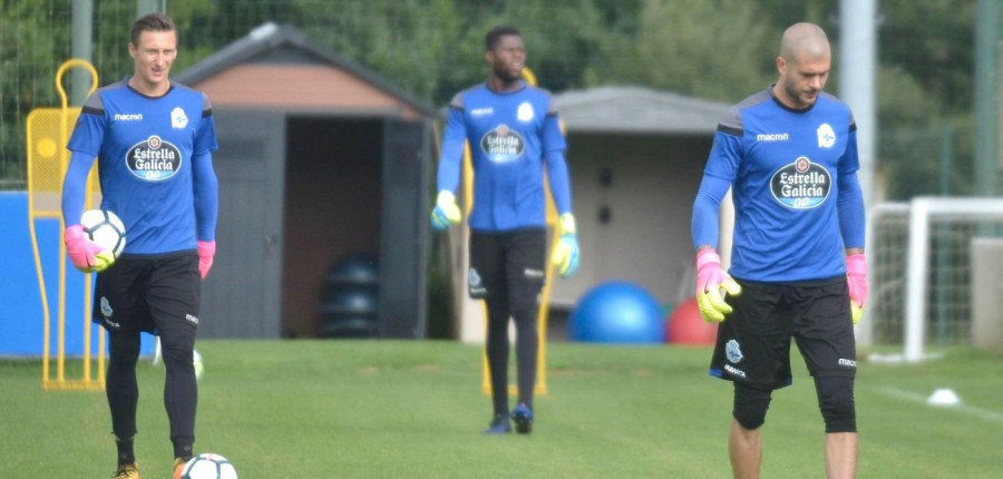 Tráfico parado en las entradas y salidas del Deportivo