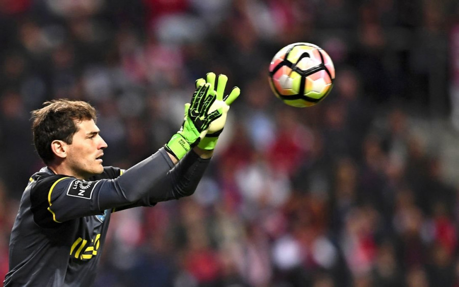 Iker Casillas renueva con el Oporto