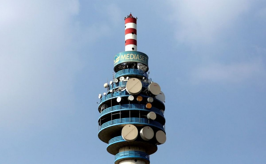 Mediaset España denuncia a LaLiga ante la CNMC por prohibirle la entrada al campo