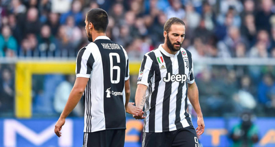 Higuaín, operado de la mano izquierda