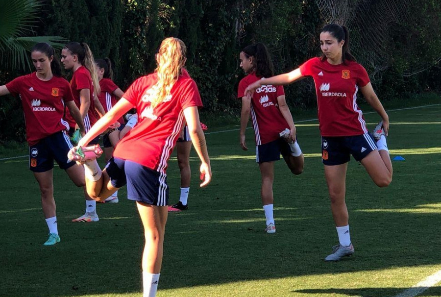 Primer entreno de Athenea y Eva Dios con sus selecciones