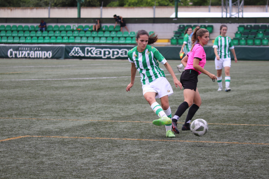 Sabrina, una 'cebra' en el Betis B, rival del Victoria