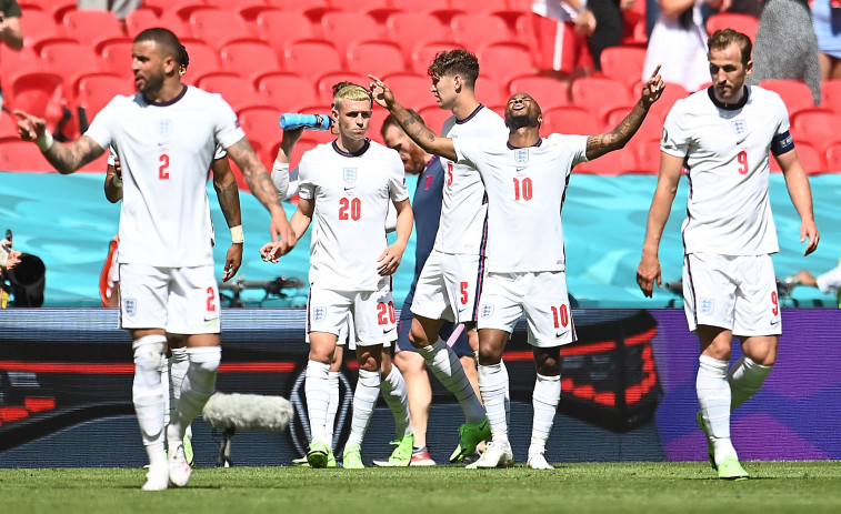 Inglaterra vence a Croacia y al calor (1-0)