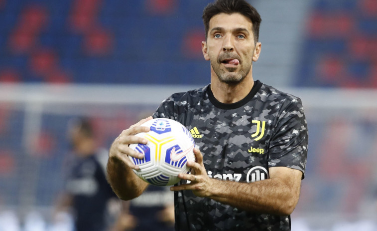 Buffon seguirá jugando, al menos, hasta los 44 años