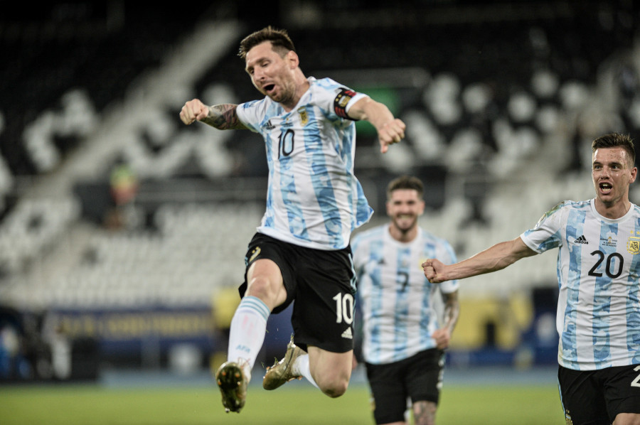 Argentina no aprovecha una genialidad de Messi y empata ante Chile en su debut