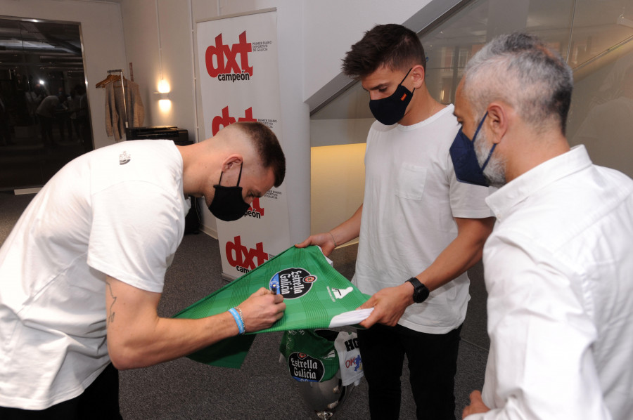 El Liceo visita la redacción de dxt campeón y El Ideal Gallego