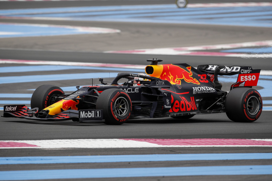 Verstappen bate a Mercedes con la pole y Sainz arrancará quinto