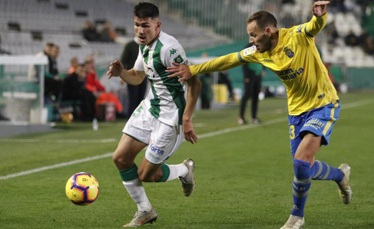 Miguel Loureiro, nuevo lateral, y Quique Fornos renueva